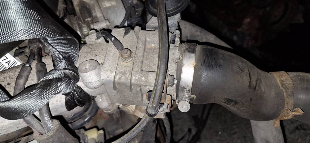 851002XXXX Hyundai i30 2010 Suurella Virtaamalla Varustettu Kaasuläpän