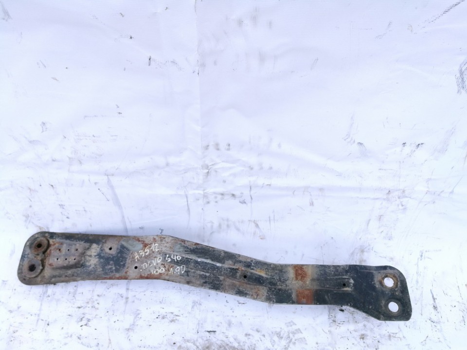 Volvo S40 2000 Isilginis traversas