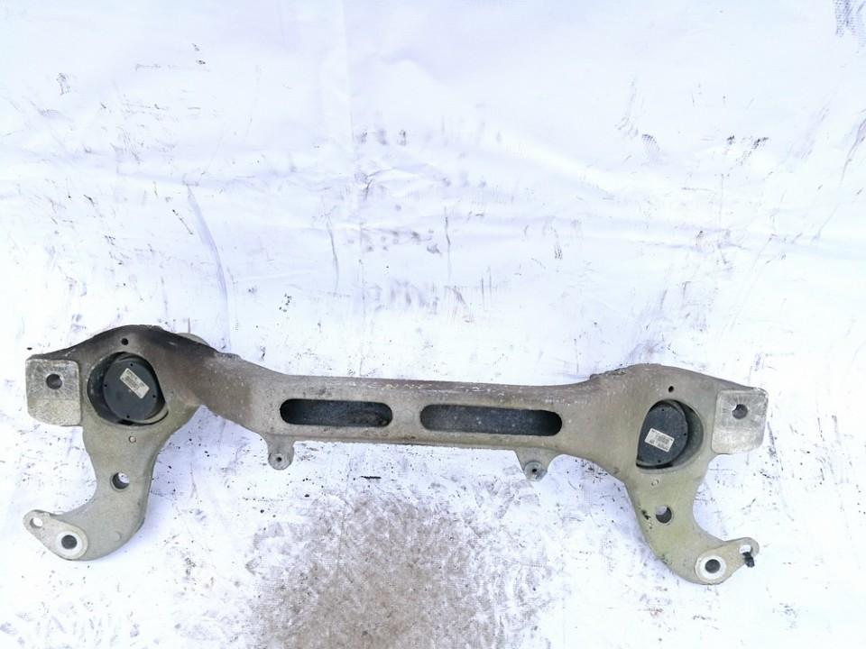 Porsche Cayenne 2003 Belka silnika - PRZEDNIE