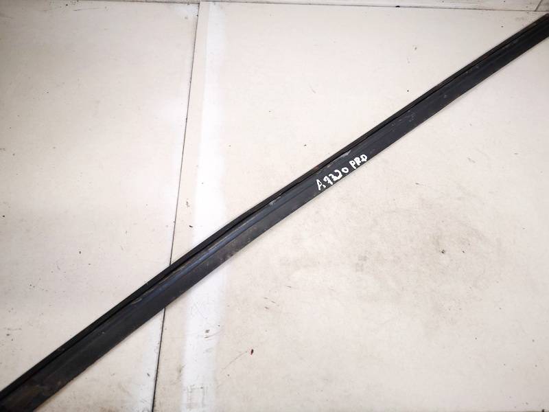 Opel Omega 1999 Listwa szyby drzwi - PRZEDNIE PRAWE