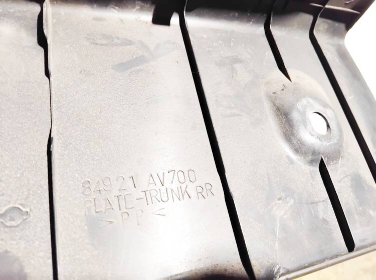 84921AV700 Nissan Primera 2003 Wykończenie wnętrza bagażnika w pobliżu zamka - Thumbnail 3