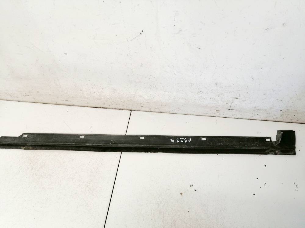 8D0839478 Audi A4 1996 Listwa szyby drzwi - TYLNE PRAWE - Thumbnail 2