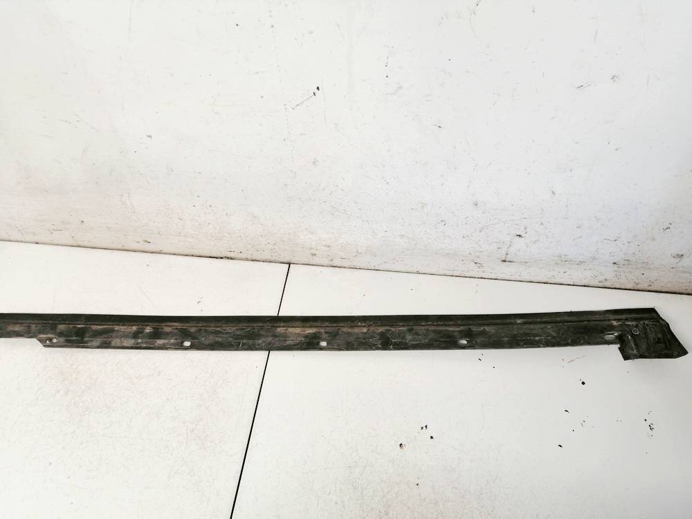 8D0839478 Audi A4 1996 Listwa szyby drzwi - TYLNE PRAWE