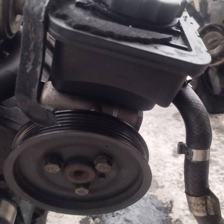 Land-Rover Range Rover 2002 Pump assembly - Power steering pump - Thumbnail 2