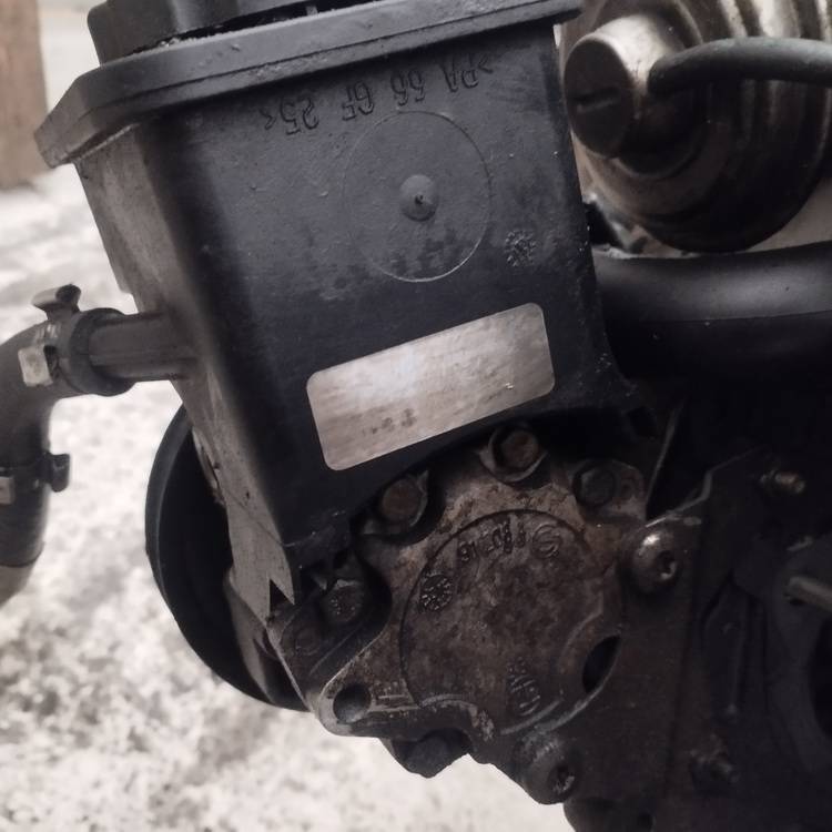 Land-Rover Range Rover 2002 Pump assembly - Power steering pump - Thumbnail 3