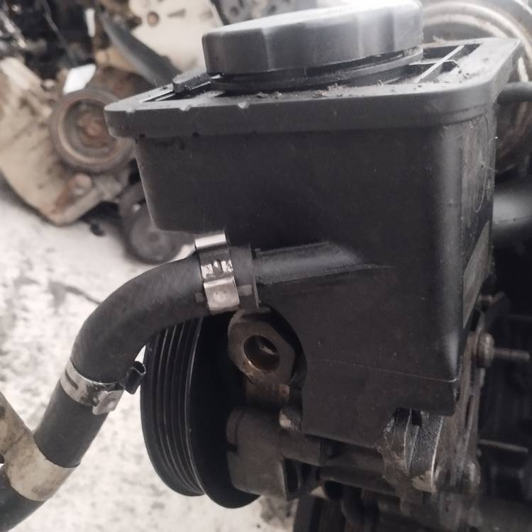 Land-Rover Range Rover 2002 Pump assembly - Power steering pump