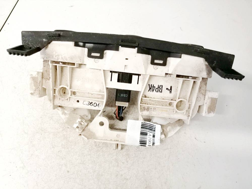 Mazda 3 2003 Klimata vadības panelis (sildītāja vadības slēdži) - Thumbnail 2