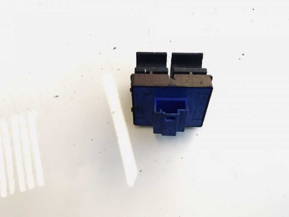 3C0959903B Volkswagen Passat 2009 Bouton trappe à essence Carburant - Thumbnail 3