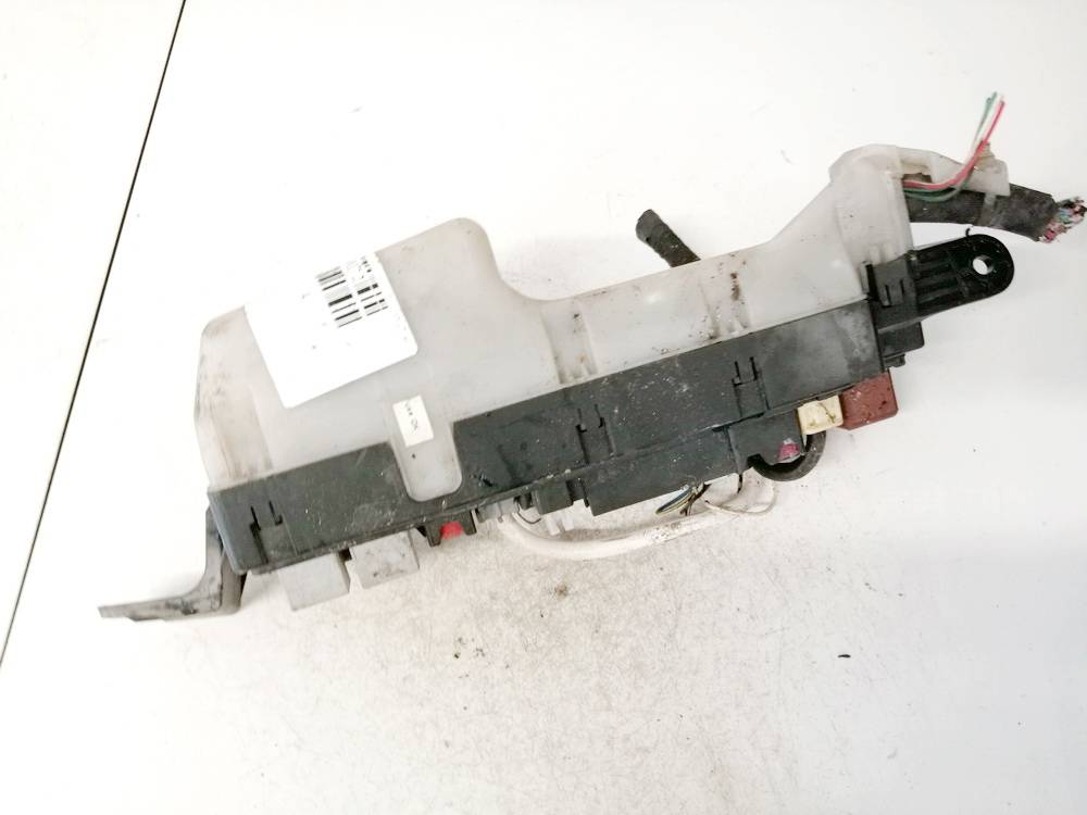 9098702016 Toyota Corolla 2005 Fuse box