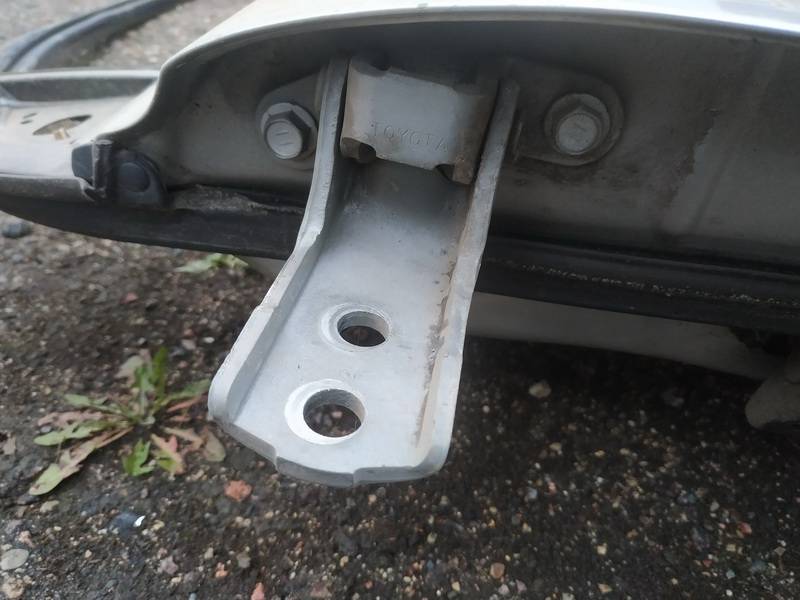 Toyota Avensis 2004 Zawias przednich drzwi - PRZEDNIE