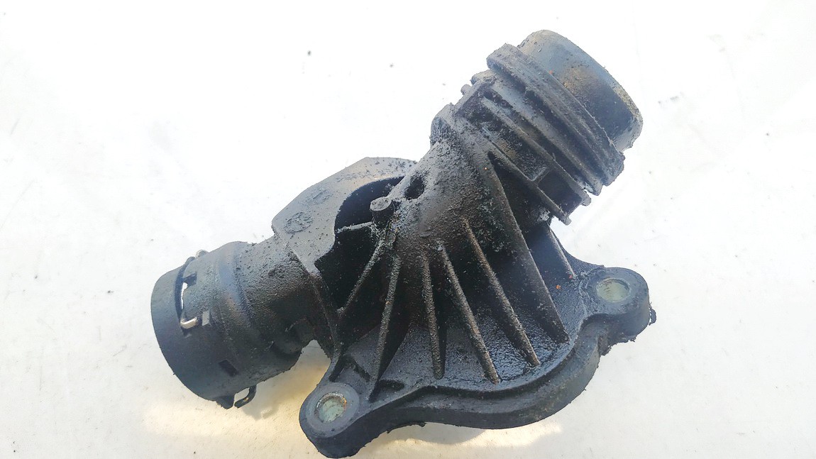 BMW 3-Series 2002 Obudowa termostatu