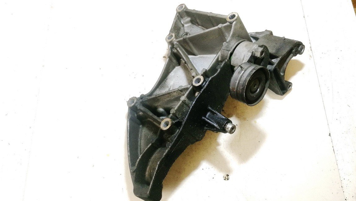 8200115762 Renault Megane 2000 Engine Mount Bracket and Gearbox Mount Bracket