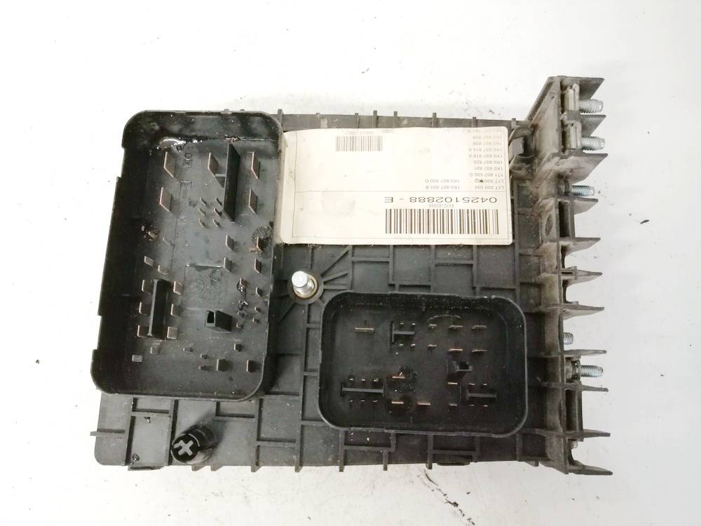 1K0937124 Volkswagen Touran 2004 Fuse box