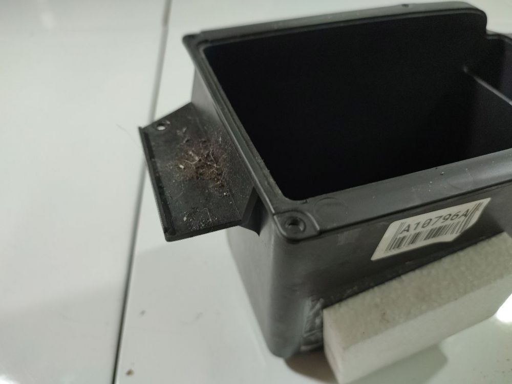 S22001820 Subaru Outback 2001 Mantu glabāšanas nodalījums - Thumbnail 2