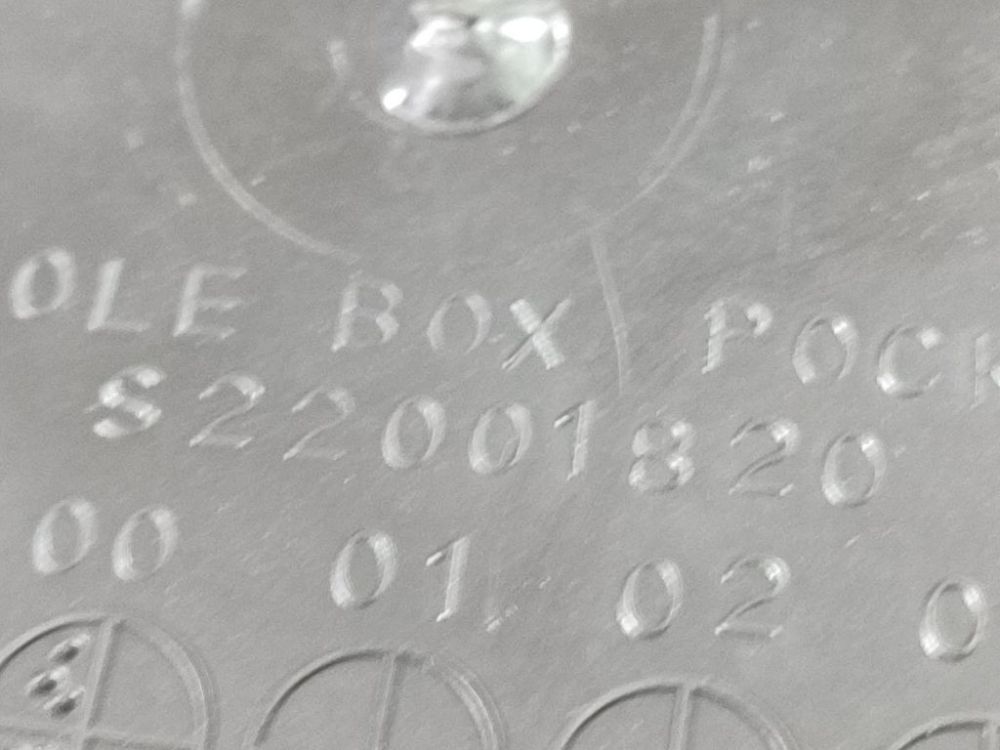 S22001820 Subaru Outback 2001 Mantu glabāšanas nodalījums - Thumbnail 4