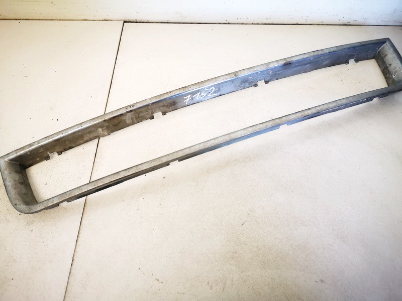 8E0807647 Audi A4 2004 Hood grille - FRONT