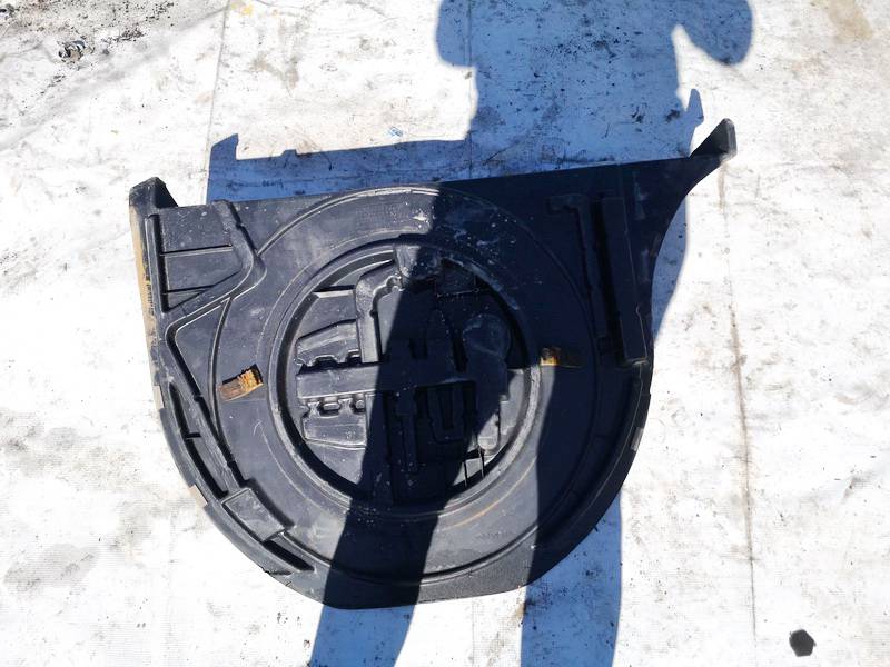 6477152010 Toyota Yaris 2003 Tool kit