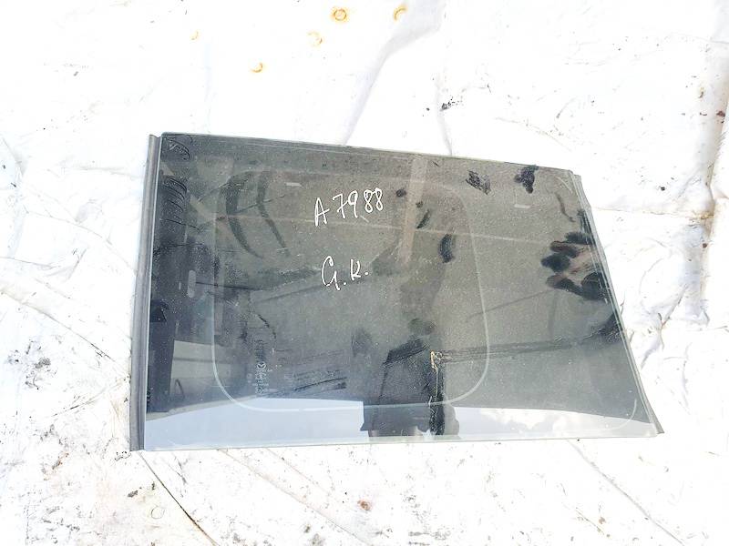 NSGM3108 Mazda 5 2006 Aizmugurējais virsbūves sānu stikls - AIZMUGURE PA KREISI