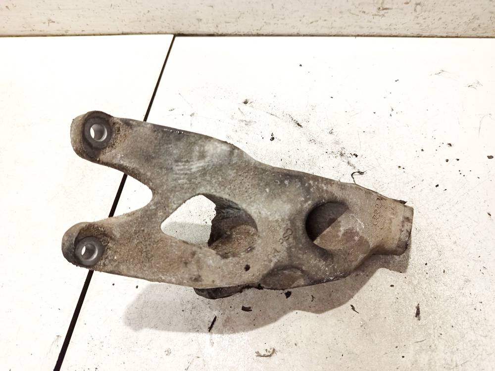 Audi A5 2011 Moottorin kiinnike - Thumbnail 2