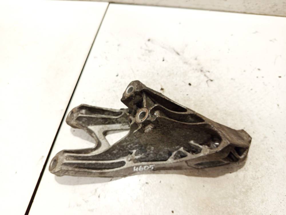 Audi A5 2011 Moottorin kiinnike