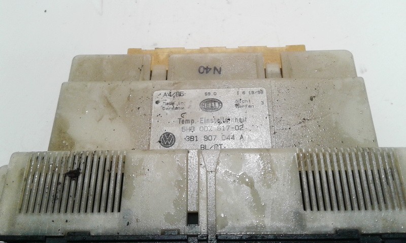 5HB00761702 Volkswagen Passat 1998 Climate Control Panel (heater control switches) - Thumbnail 2
