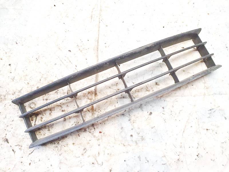 8200201113541000 Skoda Octavia 2012 Rejilla inferior del parachoques delantero - CENTER