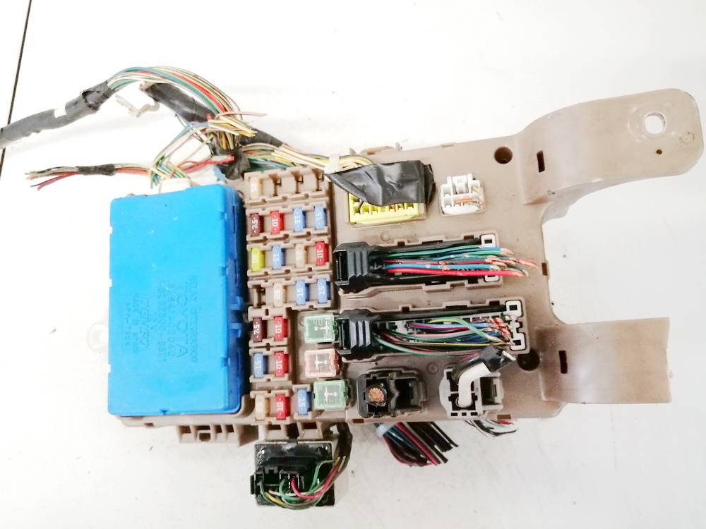 8264102040 Toyota Corolla 2005 Fuse box - Thumbnail 2