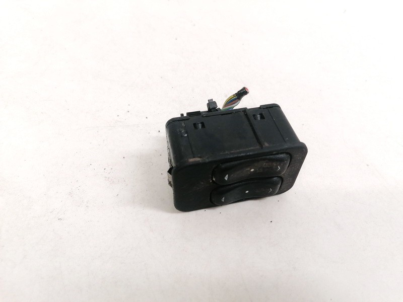 90561088 Opel Astra 2000 Power window control (Window Regulator-Window Switch)