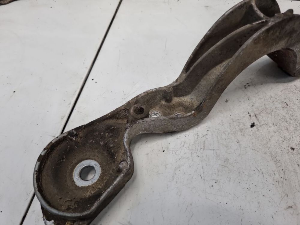 KTS31 BMW 3-Series 2002 Variklio kronsteinas ir Greiciu dezes kronsteinas - Thumbnail 2