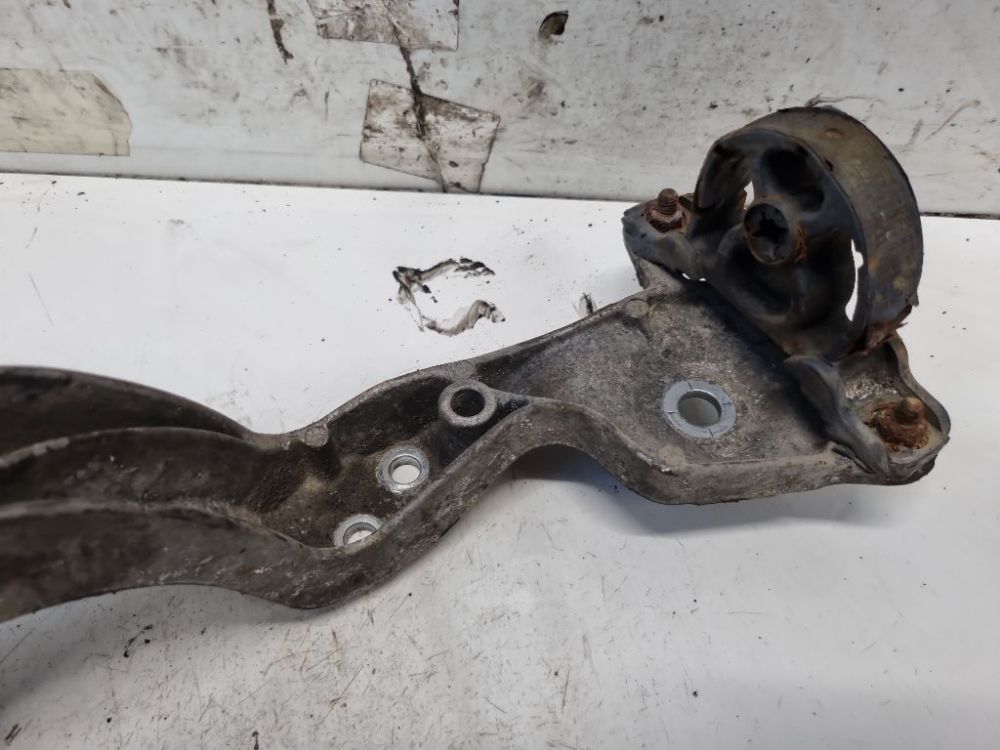 KTS31 BMW 3-Series 2002 Variklio kronsteinas ir Greiciu dezes kronsteinas - Thumbnail 3