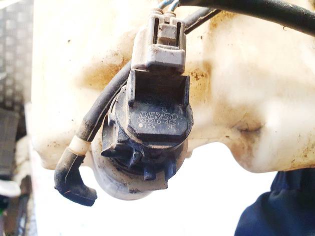 0602104501 Toyota Previa 2003 Windshield Windscreen Washer Pump