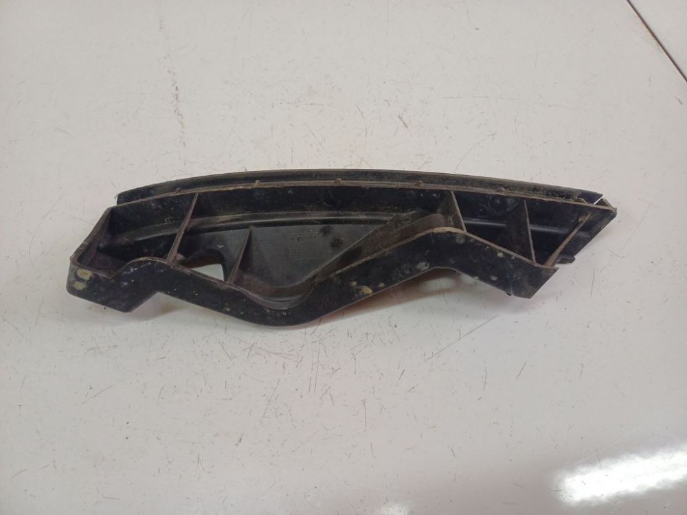 1T0807890A Volkswagen Touran 2004 Puskurin kiinnike - EDESSÄ OIKEALLA - Thumbnail 3