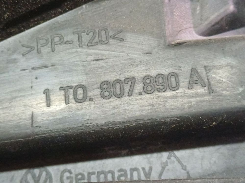 1T0807890A Volkswagen Touran 2004 Puskurin kiinnike - EDESSÄ OIKEALLA - Thumbnail 4