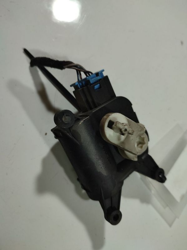 0132801340 Volkswagen Golf 2003 Heater Vent Flap Control Actuator Motor - Thumbnail 2
