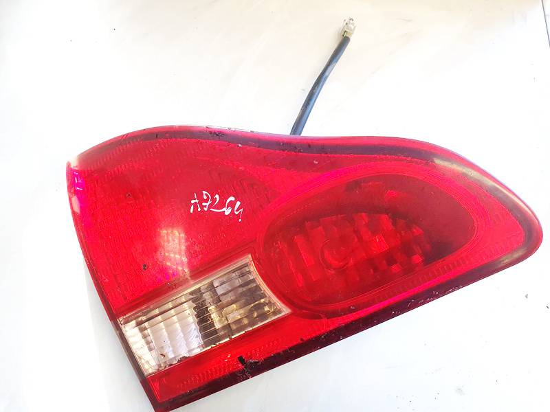 Toyota Avensis Verso 2002 Фонарь задний внутренний правый