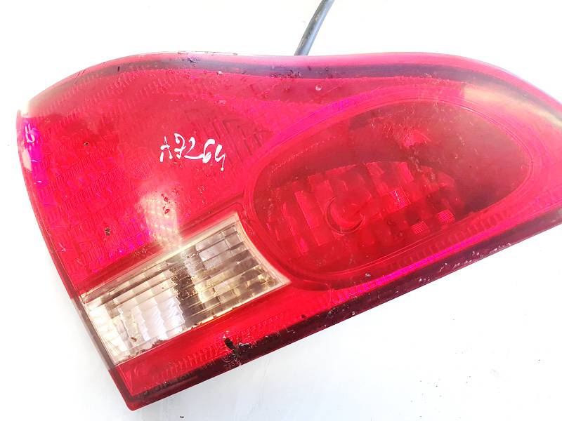 Toyota Avensis Verso 2002 Фонарь задний внутренний правый - Thumbnail 2