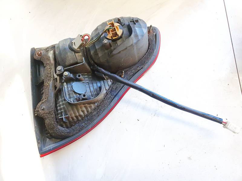 Toyota Avensis Verso 2002 Фонарь задний внутренний правый - Thumbnail 3