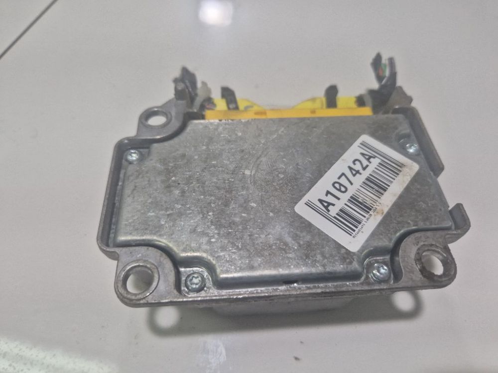 P8635A060 Mitsubishi Lancer 2008 SRS AIRBAG KOMPIUTERIS - ORO PAGALVIU VALDYMO BLOKAS