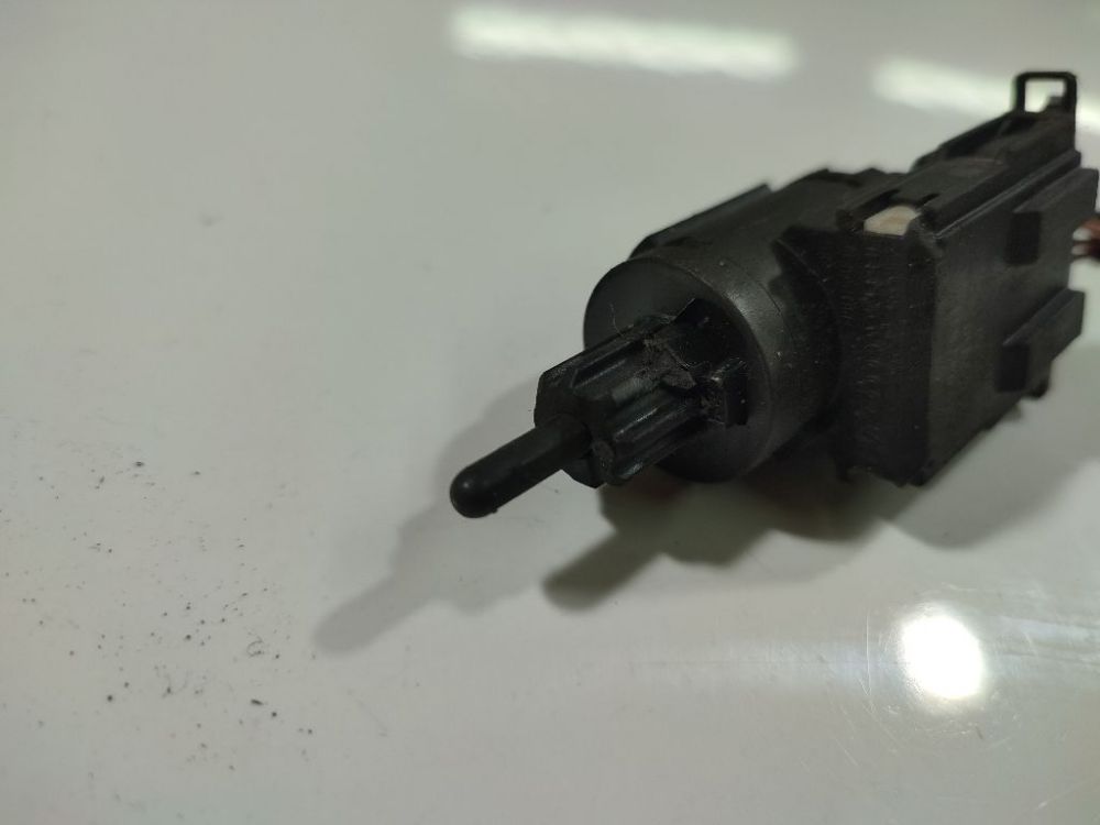 3B0945511C Audi A6 2005 Czujnik świateł hamulca (przekaźnik-klakson) - Thumbnail 2