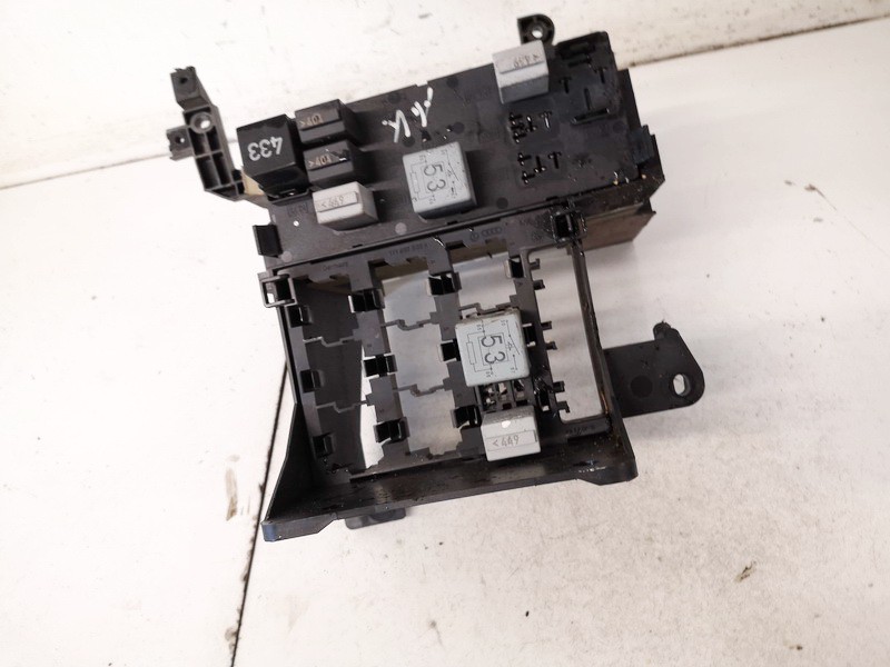 1K0937049L Volkswagen Touran 2004 Fuse box