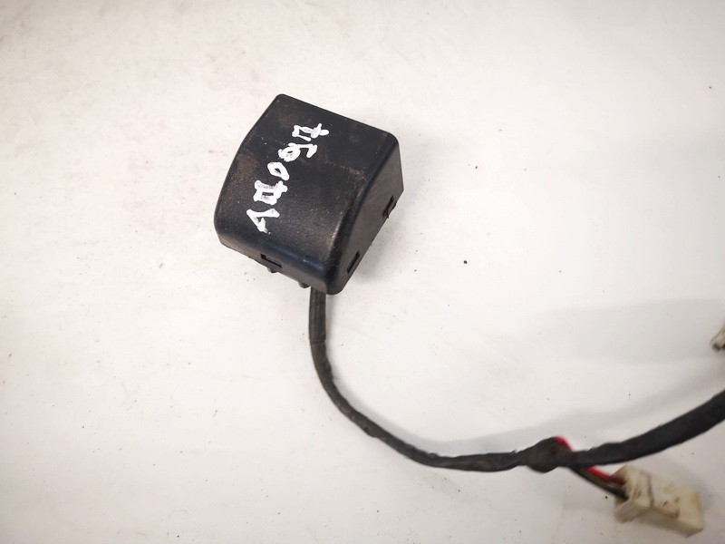 Mazda 323 1998 Schalter Entriegelung Heckklappe Kofferraumklappe (Schalter Öffner Heckklappe) - Thumbnail 3