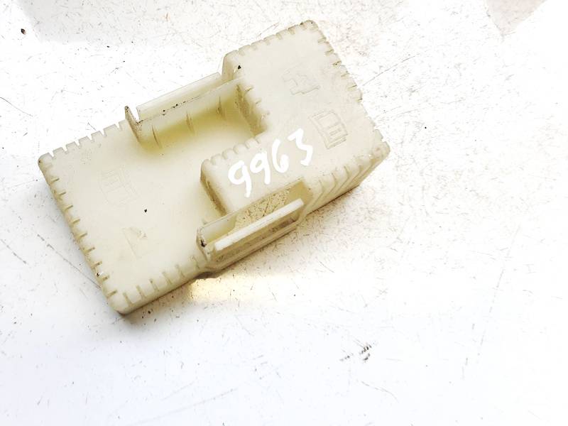 6G9T14C507BB Volvo S80 2007 Fuse Box Cover - Thumbnail 2