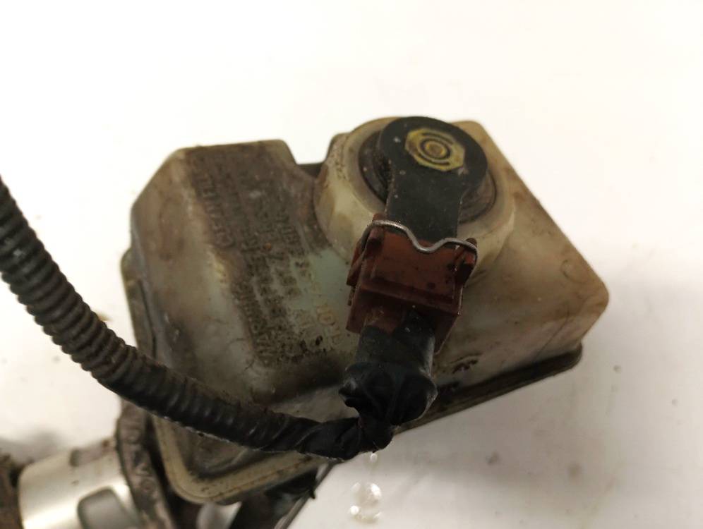 9200439 Volvo V70 1998 Brake Master Cylinder Reservoir