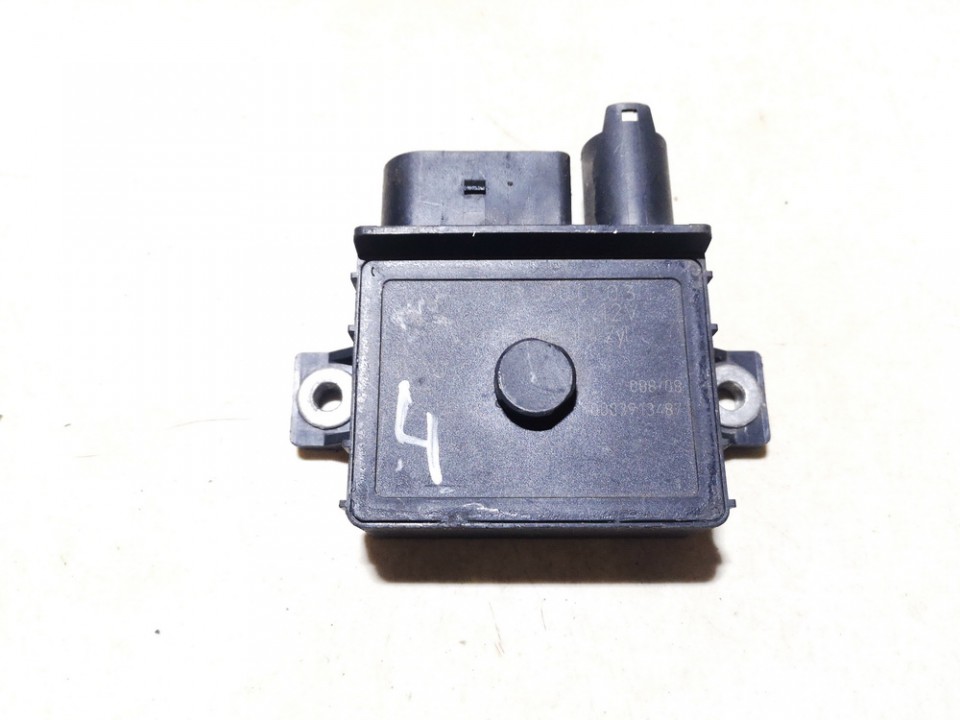 779800003 0522120102, 0003913487 Glow plug relay BMW 1Series 2007 2.0L EIS00969909 Used