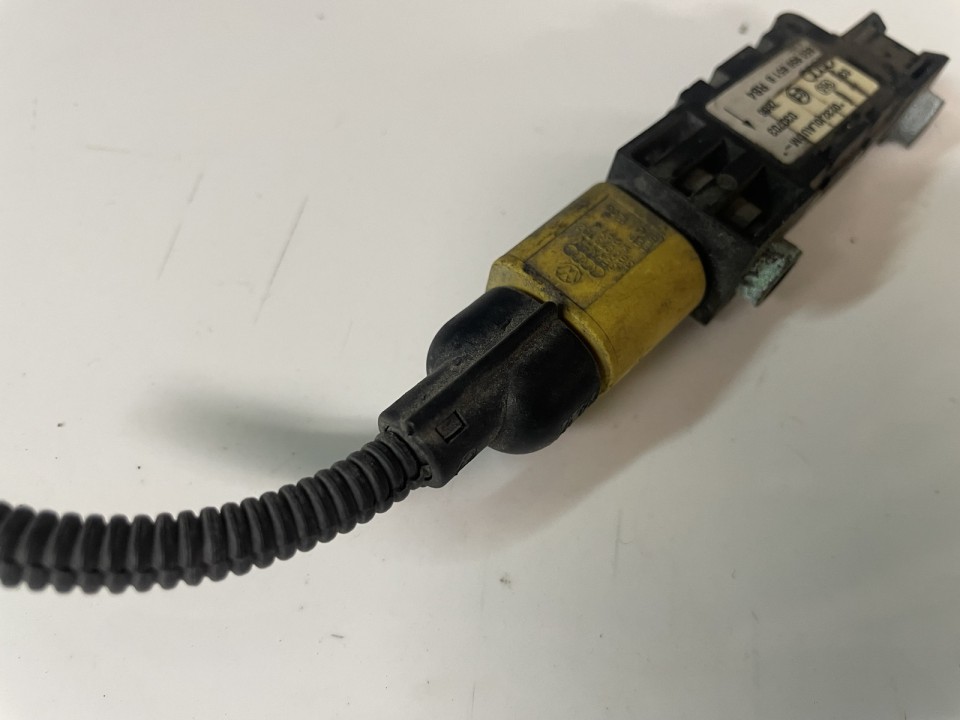 8E0959651B used Srs Airbag crash sensor Audi A3 2003 2.0L EIS01619910 Used Auto Parts Shop