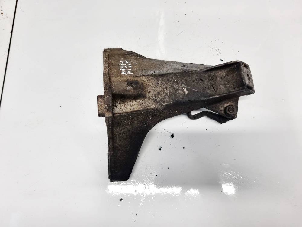 8D0199308L Audi A4 1997 Engine Mount Bracket and Gearbox Mount Bracket