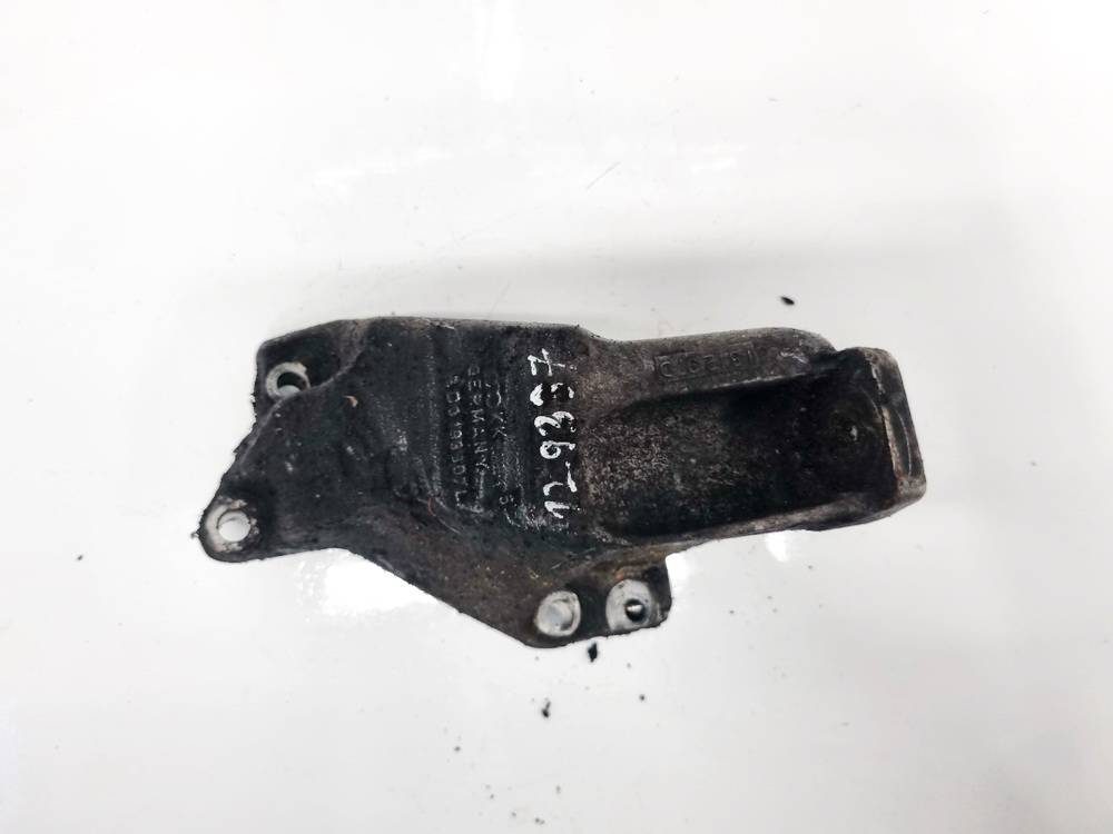 8D0199307L Audi A4 1997 Engine Mount Bracket and Gearbox Mount Bracket