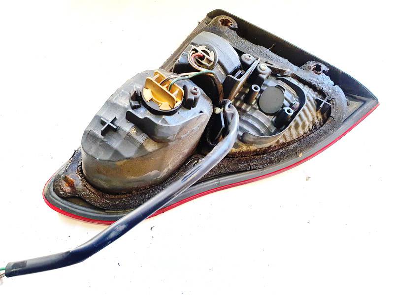 Toyota Avensis Verso 2002 Фонарь задний внутренний правый - Thumbnail 2