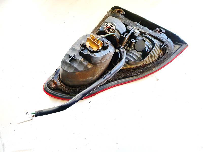 Toyota Avensis Verso 2002 Фонарь задний внутренний правый - Thumbnail 3