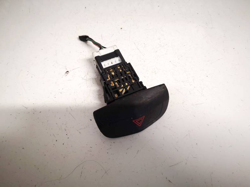 NILES06016 Nissan Primera 2004 Hätävilkkujen kytkin